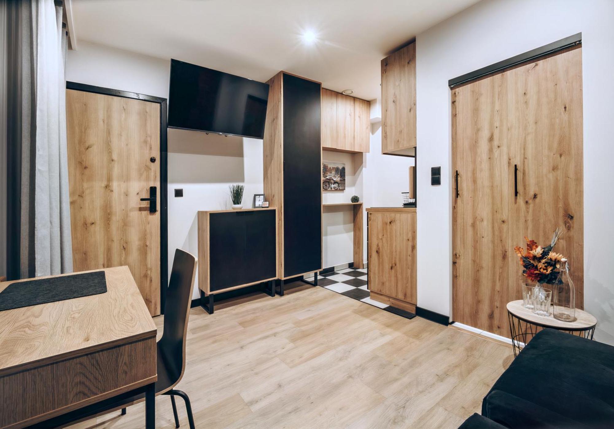 Bedthoven Lofts You! Self Check-In & Parking Tychy Exterior photo